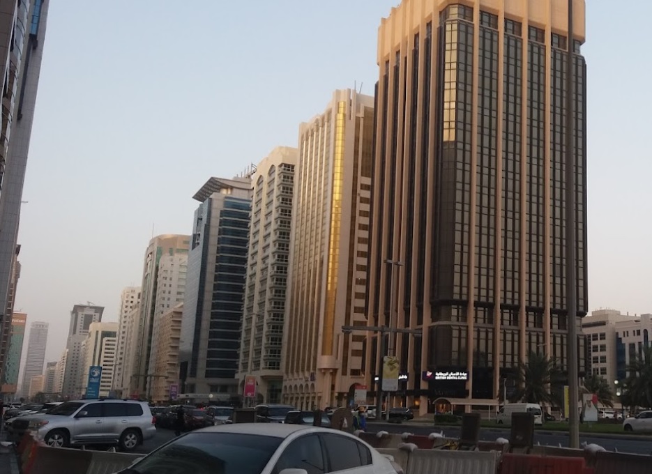 منطقة البطين في أبوظبي تتميز بموقعها الراقي وإطلالتها البحرية الفريدة التي تجمع بين الهدوء والحياة العصرية.