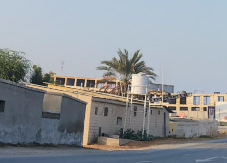 منطقة الجزيرة الحمراء في رأس الخيمة تتميز بتاريخها العريق وموقعها الساحلي المطل على مياه الخليج العربي.