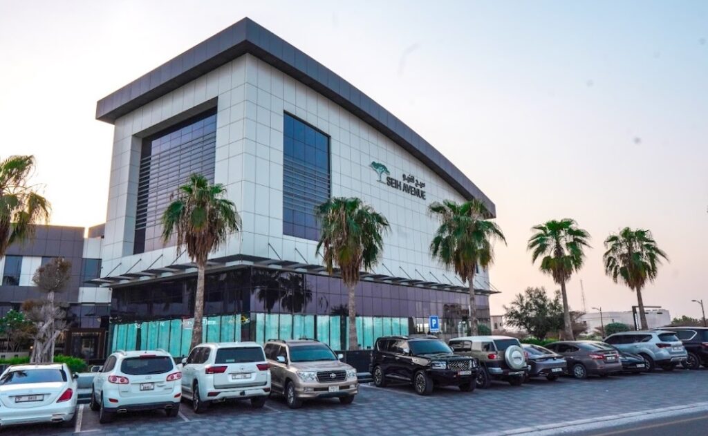 منطقة السيح في رأس الخيمة تتميز بموقعها الحيوي وقربها من المرافق الخدمية والمناطق التجارية في الإمارة.