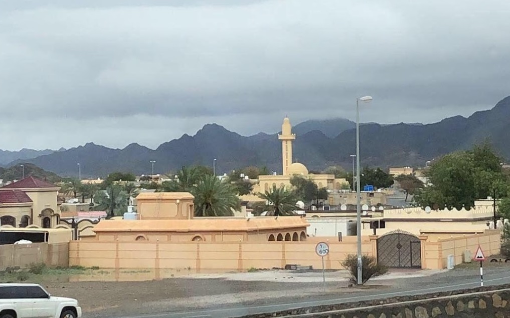 منطقة الغيل في رأس الخيمة تتميز بطبيعتها الجبلية الخلابة وموقعها القريب من المناطق الصناعية والخدمية.