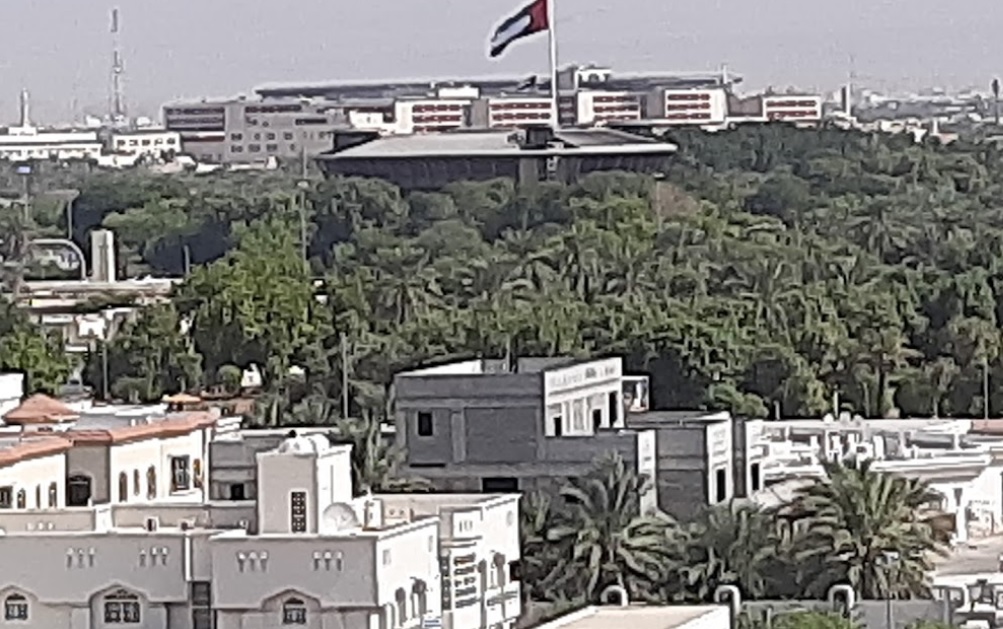 منطقة المويجعي في مدينة العين تتميز بتاريخها العريق وموقعها القريب من أبرز المعالم والخدمات الحيوية.